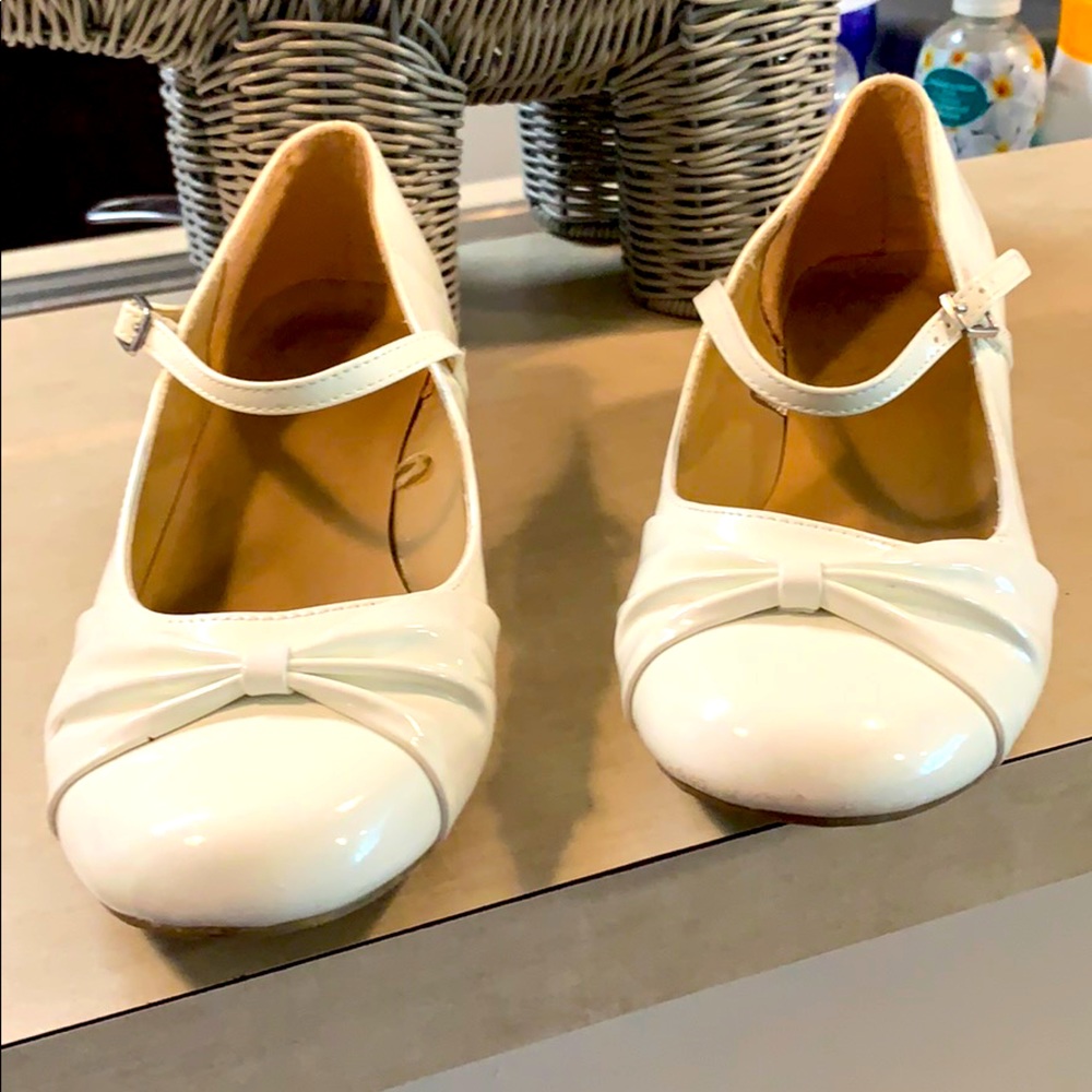 Girls shoes
